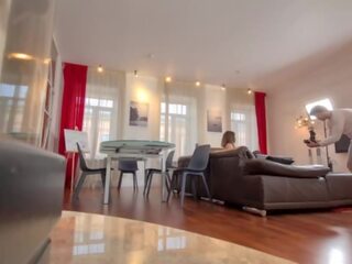 Phi thường hậu trường với mia giấy