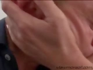 גס ומשפיל זיונים בלונדינית dyana ב ה ספה