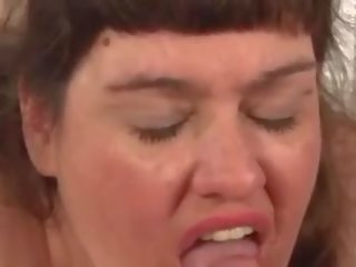 Μεγάλος χτύπημα bbw fucks ένα cowboy