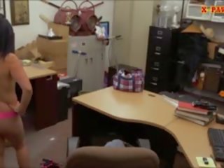 キューバの ひよこ セルズ 彼女の テレビ セルズ 彼女の プッシー アット ザ· pawnshop