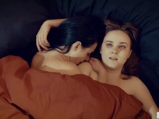 बस्टी grown और sad हाउसवाइफ होने लेज़्बीयन सेक्स: अडल्ट चलचित्र 6d | xhamster