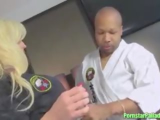 Posh porno zvezda karate usposabljanje