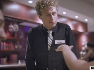 অপেশাদার বউ ঠকানো সঙ্গে ঐ waiter উপর তাদের 5th.