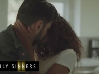 &lpar;scarlit scandal&rpar; убеждава &lpar;tommy pistol&rpar; към шоу тя как talented той е - семейство sinners