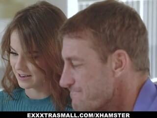 Exxxtrasmall - napakaliit tinedyer gags sa malaki tatay titi: Libre xxx klip 89
