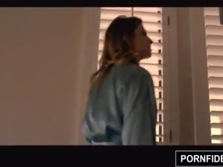 Pornfidelity kristen scott fucks một người hâm mộ vì một mặt