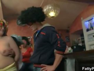 वसायुक्त pub: बड़ा पार्टी के लिए ये विशाल वो साले