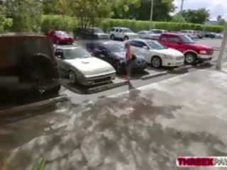 Αδύνατος/η χαζογκόμενα πιπιλίζουν πέτρος μέσα ο αμάξι