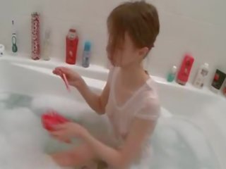Bigtit brunett бръснене тя влагалище