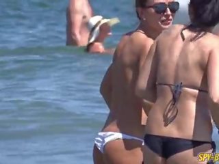 Ýalaňaja seredýän pläž big emjekler eşiksiz başlangyç sensational teens hd video