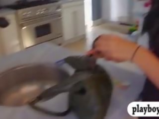 警察 房子 訪問 在 一個 elaborate prank