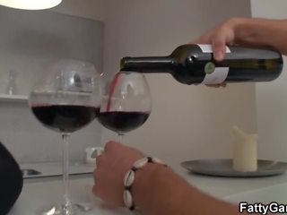Голям бюст дебели дупе дебеланко е ударих на на етаж