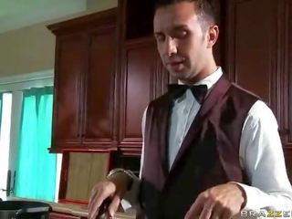 摩洛伊斯兰解放阵线 & 她的 butler