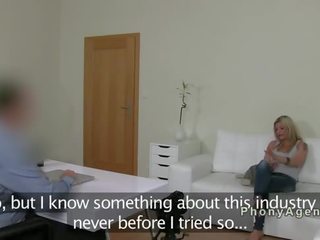 Татуювання грудаста недосвідчена бімбо трахання на кастинг