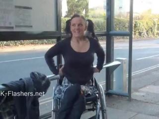 Paraprincess назовні ексгібіціонізм і миготливий wheelchair злягання deity показ