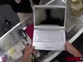 عمل امرأة selling أشياء يحصل على مارس الجنس