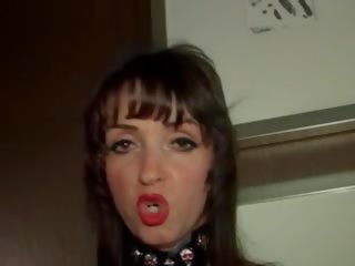 Лято къмингс ще бъде вашият pimp deity при windowgirl