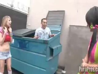 Trágár nagy titty cica bella slurps bátorság a a padló!