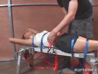 Szado-mazo újszülött strapped és pina tortured