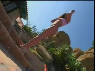 Cậu bé tóc nâu cho blowjob và thích một mặt