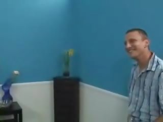 Με πλούσιο στήθος υψηλός heeled τσάπες