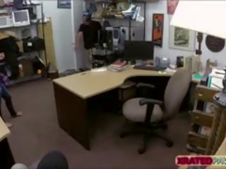 ブルネット キューバの ファック インサイド ザ· オフィス