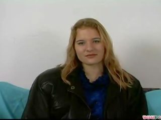 Солодка білявка фільми її inviting спідня білизна.