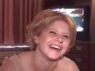 Shorthair bigtit blond getts anál sex film